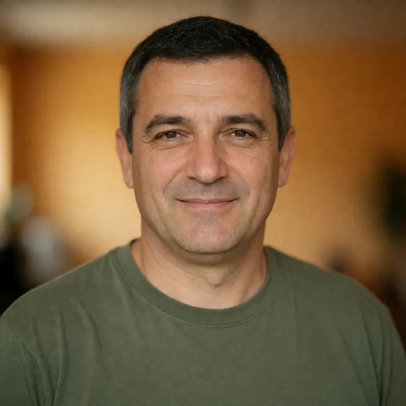 Портрет на Тодор Орешков, кафе и гише, клиенти на едро
